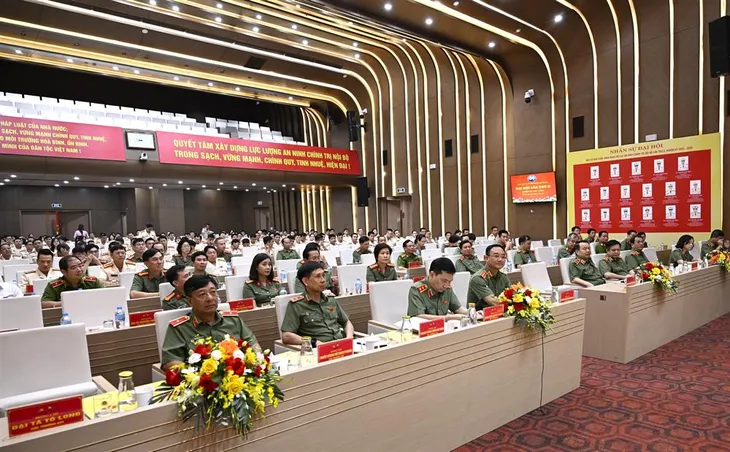 Gương mẫu đi đầu trong thực hiện sứ mệnh bảo vệ Đảng, bảo vệ đường lối của Đảng - Ảnh 1.