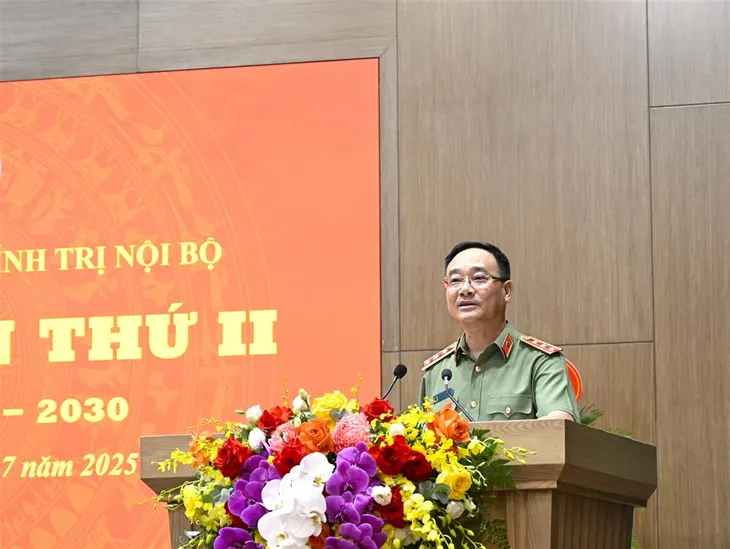 Gương mẫu đi đầu trong thực hiện sứ mệnh bảo vệ Đảng, bảo vệ đường lối của Đảng - Ảnh 4.