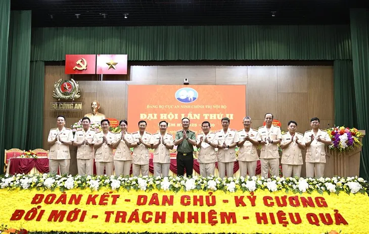 Gương mẫu đi đầu trong thực hiện sứ mệnh bảo vệ Đảng, bảo vệ đường lối của Đảng - Ảnh 5.