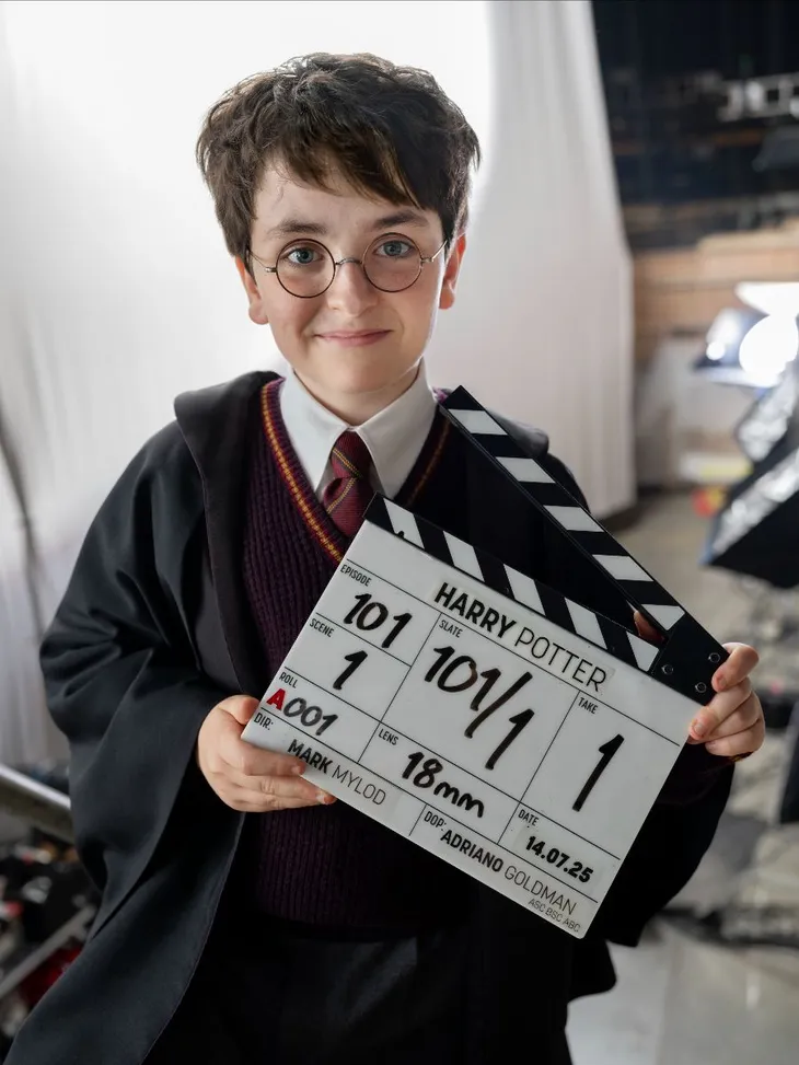 Dominic McLaughlin trong vai Harry Potter (Ảnh: HBO) Dominic McLaughlin trong vai Harry Potter (Ảnh: HBO)