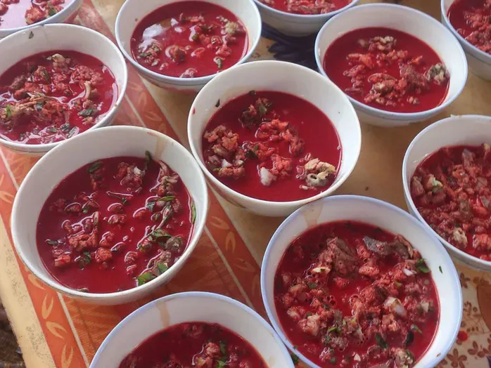 Hai người tử vong sau khi ăn tiết canh lợn ở Hưng Yên - Ảnh 1.