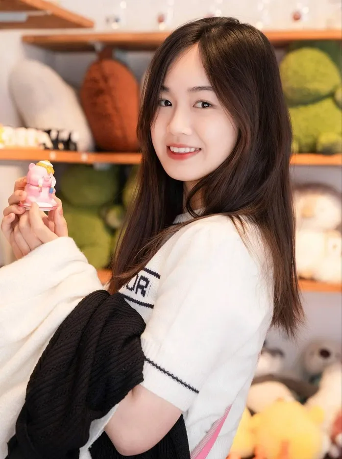 Từ đam mê Hóa học đến thủ khoa quốc gia của ‘hotgirl’ trường chuyên- Ảnh 2.