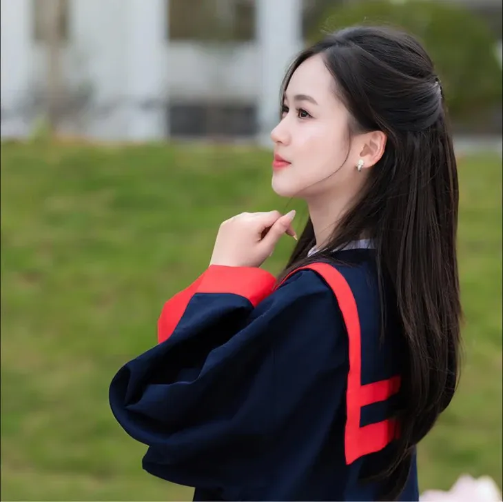 Từ đam mê Hóa học đến thủ khoa quốc gia của ‘hotgirl’ trường chuyên- Ảnh 1.