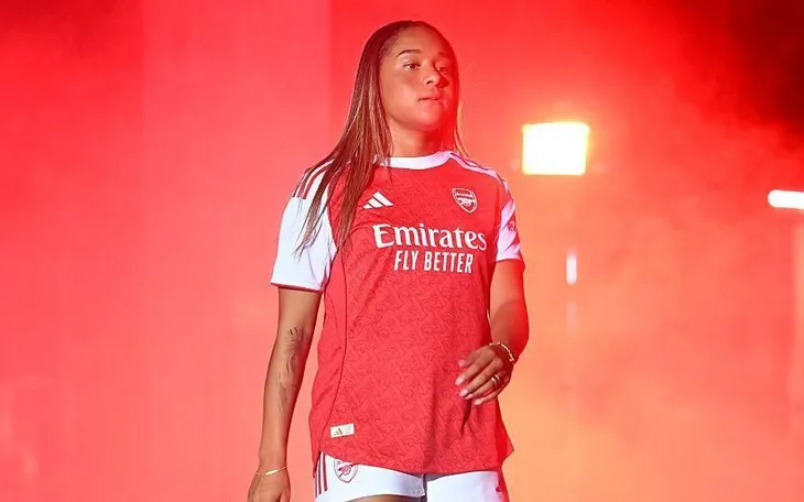 Olivia Smith – Bản hợp đồng lịch sử của bóng đá nữ cấp CLB