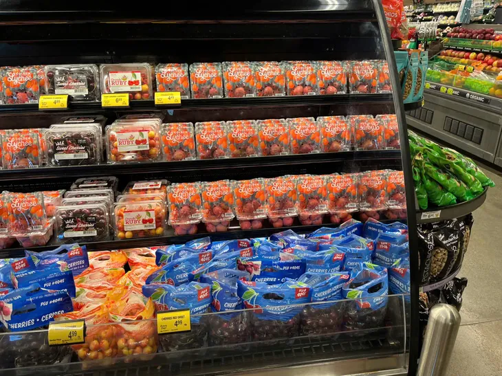 Vải thiều Việt Nam lần đầu tiên xuất hiện tại hệ thống siêu thị bán lẻ lớn nhất Mỹ   - Ảnh 1.