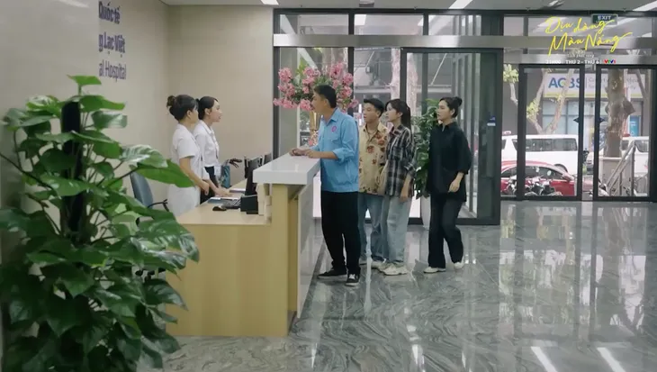 Dịu dàng màu nắng - Tập 37: Lan Anh bất ngờ bị tai nạn, Bắc gánh viện phí 80 triệu - Ảnh 1.