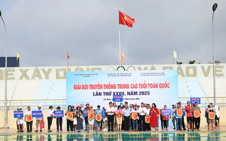 TP Hồ Chí Minh xếp hạng nhất tại Giải bơi truyền thống trung, cao tuổi toàn quốc năm 2025