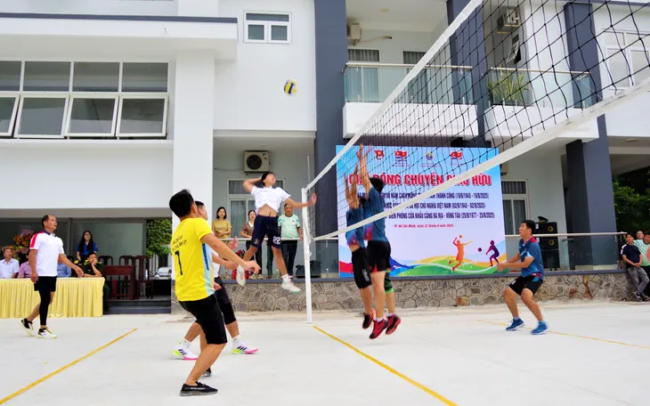 Sôi động giải bóng chuyền giao hữu các cơ quan chào mừng Quốc khánh 2/9