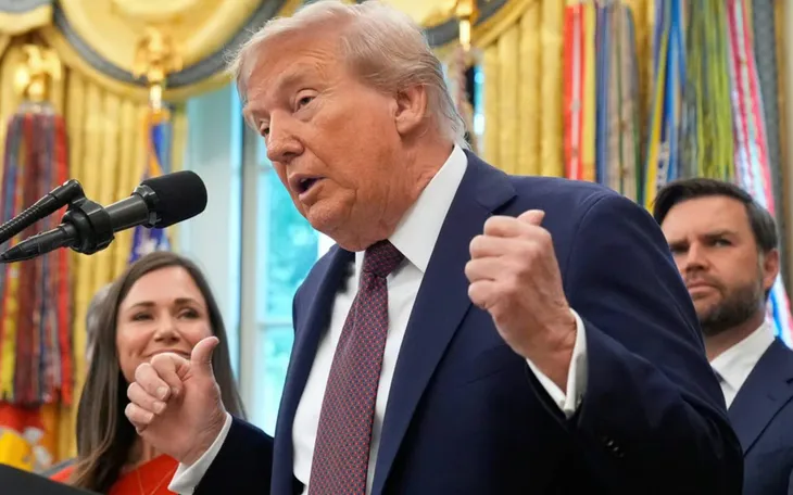 Tổng thống Donald Trump bác tin đồn về sức khỏe sau gần 1 tuần vắng bóng