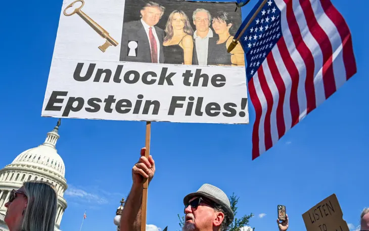 Tổng thống Trump bác bỏ bức thư gửi cho tỷ phú ấu dâm Jeffrey Epstein