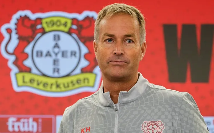 HLV Kasper Hjulmand ra mắt Bayer Leverkusen