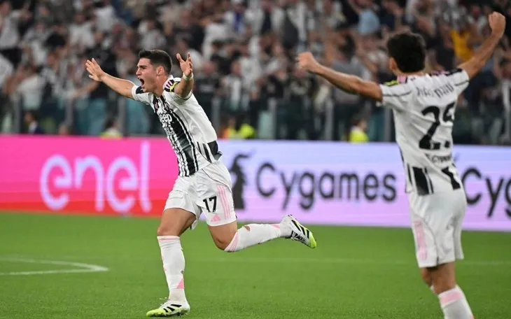 Juventus giành chiến thắng kịch tính ở trận derby D'Italia