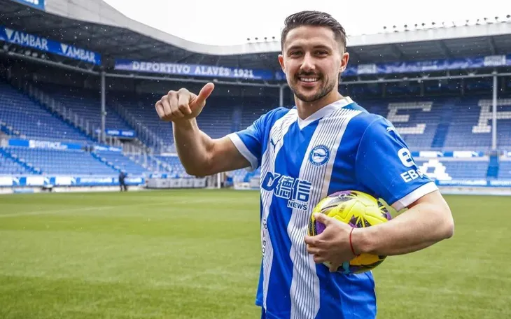 Alaves sốc nặng khi trung vệ quốc tịch Malaysia bị FIFA treo giò 12 tháng