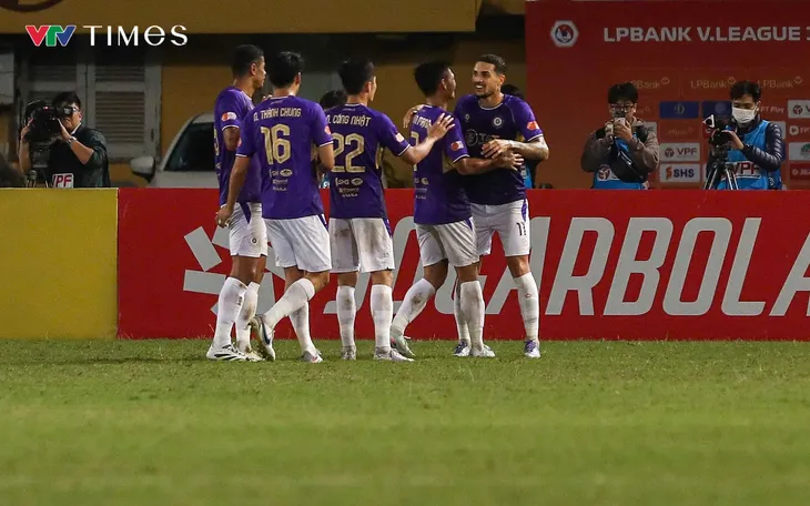 Hoàng Hên toả sáng, Hà Nội FC thắng tưng bừng trên sân Hàng Đẫy