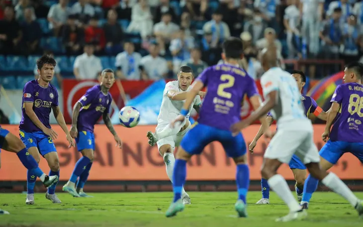Hoàng Hên mờ nhạt, CLB Hà Nội bị Nam Định cầm chân tại Thiên Trường