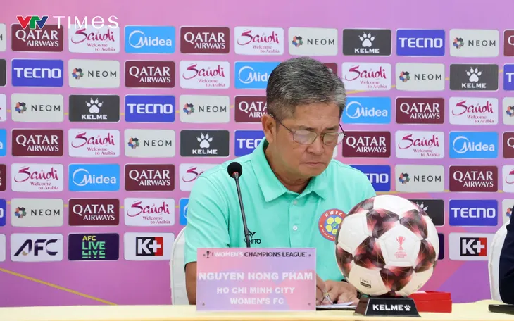 CLB nữ TP Hồ Chí Minh thua đậm trước Melbourne, HLV Nguyễn Hồng Phẩm xin lỗi người hâm mộ