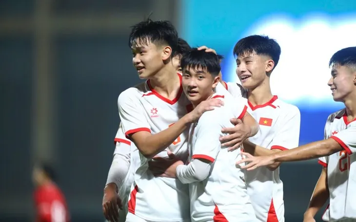 U17 Việt Nam thắng đậm U17 Singapore trong ngày ra quân vòng loại U17 châu Á 2026