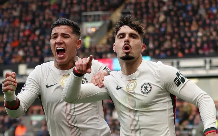 Chelsea nhẹ nhàng thắng Burnley, tạm vươn lên thứ 2 BXH Ngoại hạng Anh