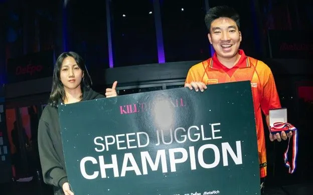 211 điểm chạm trên không trung và chức vô địch Giải Tâng bóng Nghệ thuật Thế giới