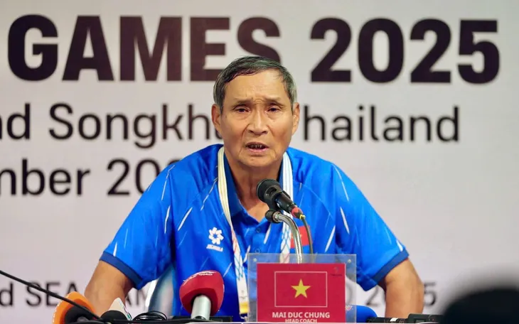 HLV Mai Đức Chung: Trọng tài xử ép Việt Nam, thiên vị Philippines