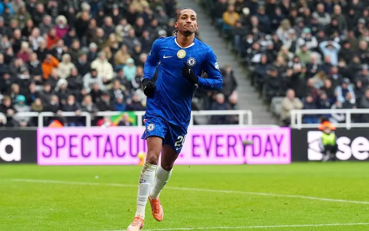 Chelsea ngược dòng quả cảm, giành lại 1 điểm trên sân Newcastle