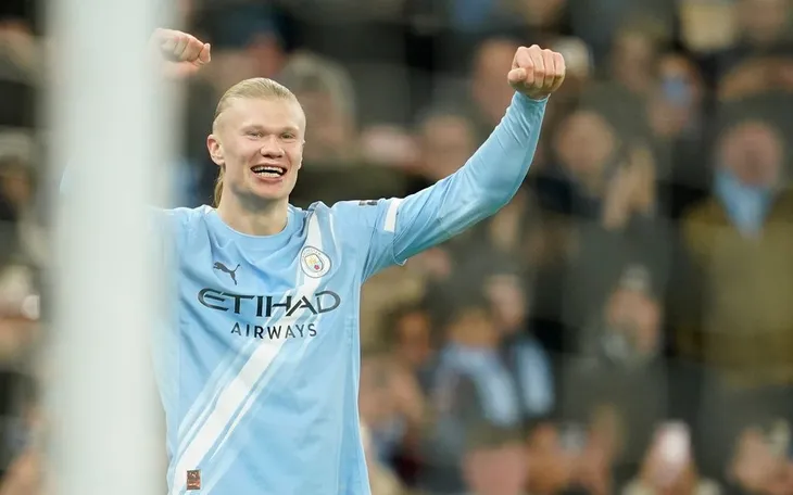 Haaland tỏa sáng rực rỡ, Man City vươn lên dẫn đầu Ngoại hạng Anh