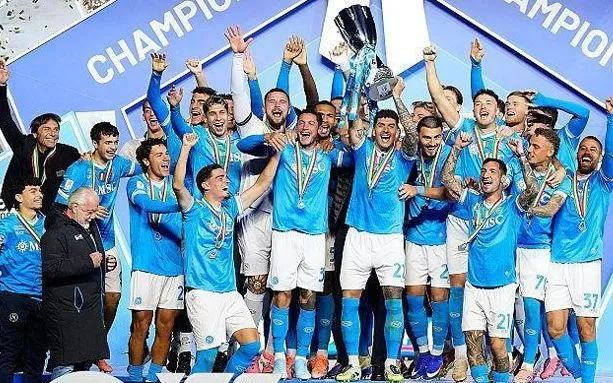 Napoli đánh bại Bologna 2-0, lên ngôi vô địch Siêu cúp Italia