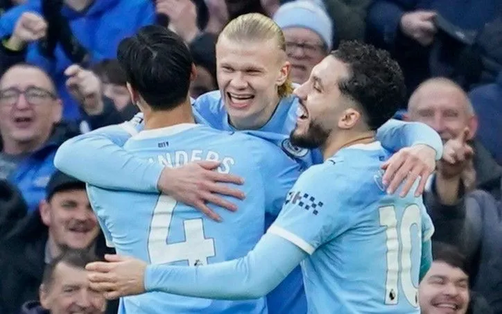 Thắng nhọc Nottingham Forest, Man City tạm lấy ngôi đầu Ngoại hạng Anh