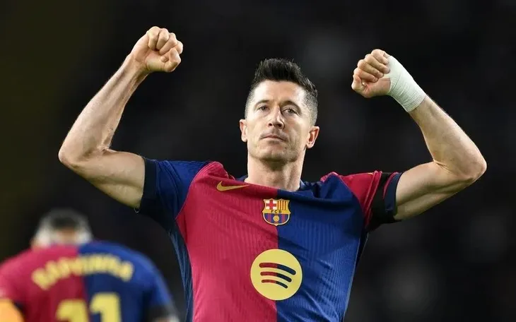 Barcelona bận rộn giữ chân cầu thủ