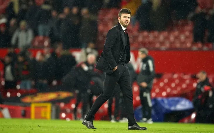Manchester United bổ nhiệm Michael Carrick làm HLV trưởng