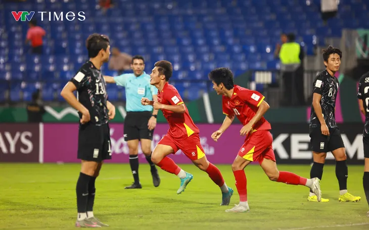 HLV Kim Sang-sik tự hào về U23 Việt Nam sau màn đua thể lực điên rồ với U23 Hàn Quốc