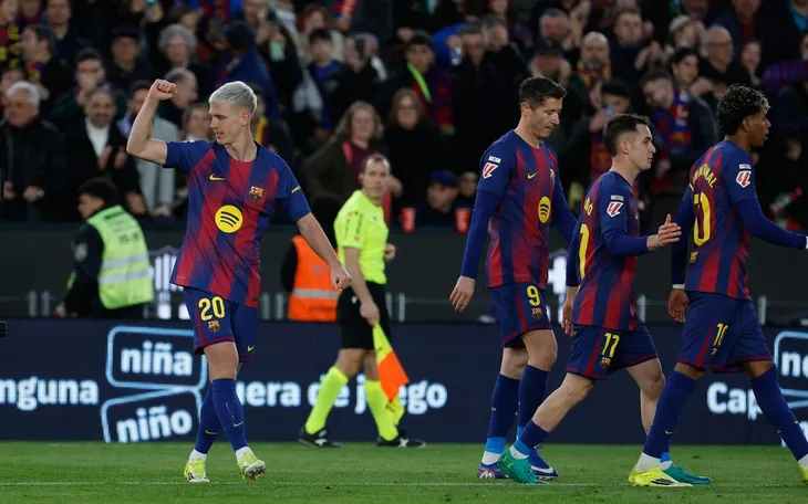 Thắng dễ Real Oviedo, Barcelona lấy lại ngôi đầu La Liga từ Real Madrid