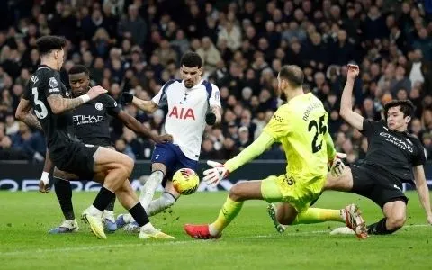Man City đánh rơi chiến thắng dù dẫn Tottenham hai bàn