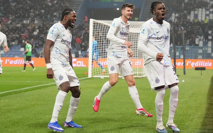 Inter Milan nối dài mạch trận thăng hoa