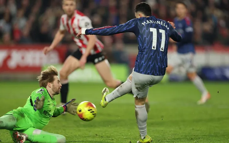 Hòa nhọc nhằn Brentford, Arsenal để Man City thu hẹp khoảng cách