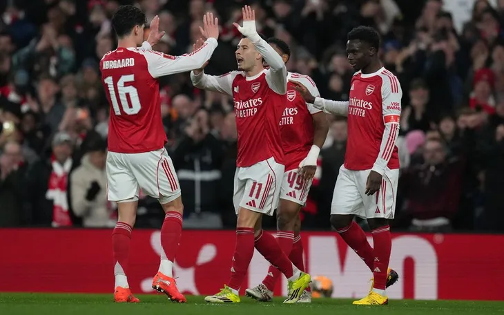 Arsenal đè bẹp Wigan trong 30 phút