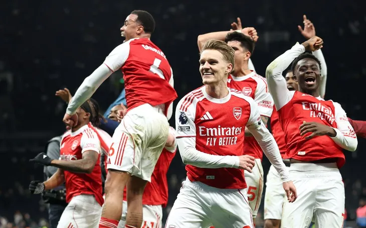 Arsenal ghi nhận mùa tài chính thành công nhất lịch sử