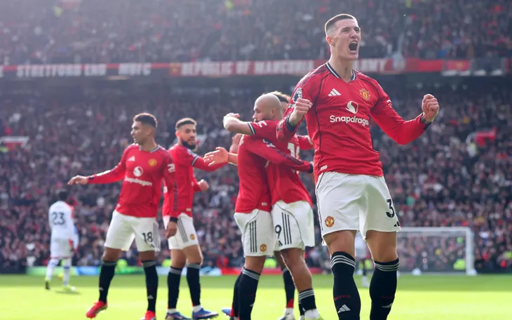 Ngược dòng chiến thắng, Man Utd đặt chân vào top 3 Ngoại hạng Anh