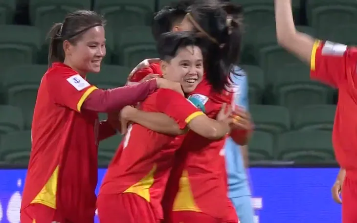 HLV Mai Đức Chung khen ngợi tinh thần của ĐT nữ Việt Nam