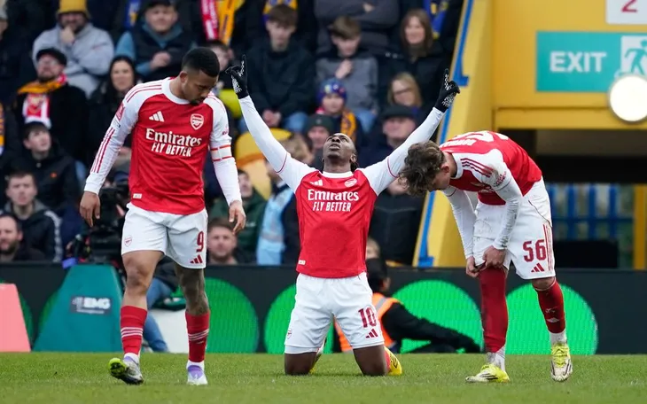 Eze tỏa sáng, Arsenal hạ Mansfield vào tứ kết FA Cup