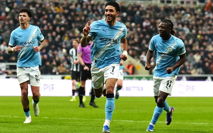 Man City lội ngược dòng trước Newcastle, tiếp tục nuôi mộng ăn bốn