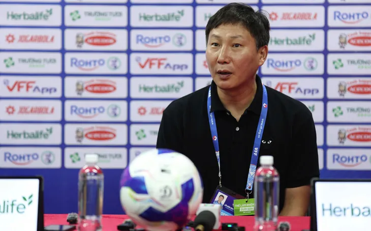 HLV Kim Sang-sik: Tuyển Việt Nam còn phải cải thiện trước trận gặp Malaysia