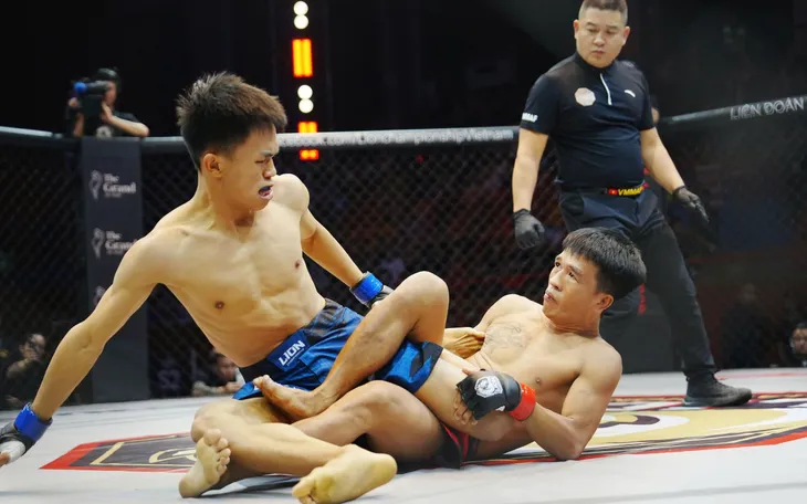 Lê Hoàng Đức thắng submission chóng vánh tại LION Championship 30