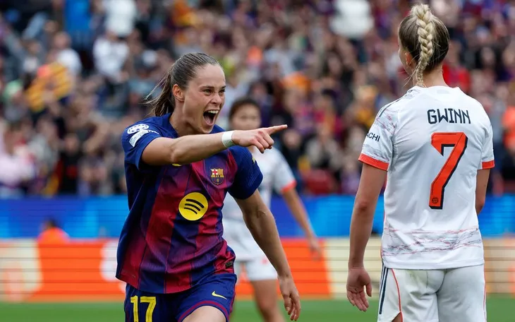 Barcelona vào chung kết Champions League