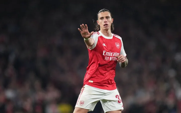 Vì sao Arsenal thoát penalty gây tranh cãi trước Atletico?