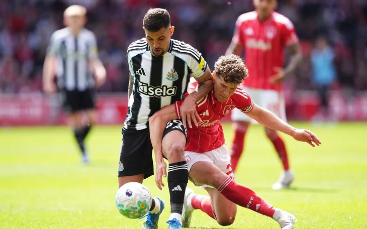 Cầm hòa Nottingham Forest, Newcastle United chính thức trụ hạng thành công