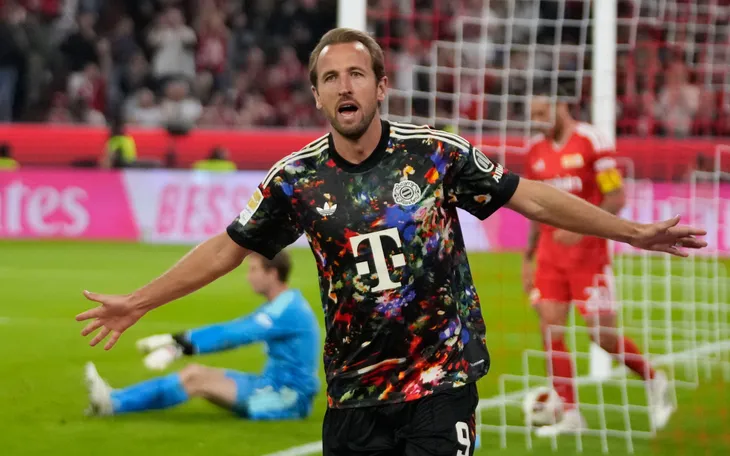 Harry Kane lập kỷ lục, Bayern Munich đại thắng 7-0