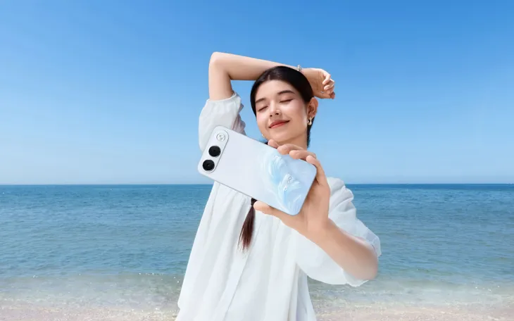 Smartphone tầm trung camera selfie góc siêu rộng zoom AI