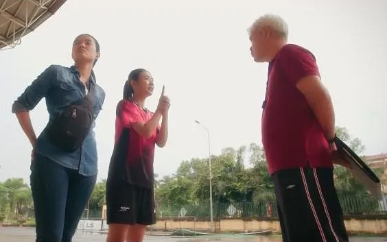 Đội bóng nữ làng Xuân - Tập 11: Minh xin cơ hội cuối, Đào chết lặng khi biết Lưu "gù" nhận tiền để chăm sóc mình