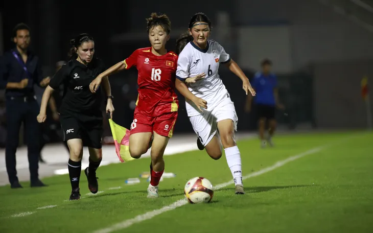 Áp đảo về hình thể, U17 nữ Kyrgyzstan vẫn để thua U17 nữ Việt Nam 2-0